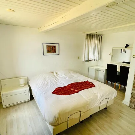 別荘 Magnificent In Sint Joost, Cleaning Included *